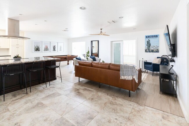 Building Photo - 2199 Sq Ft 4 bedroom 2 bath with Pool & Pool Table - Under Market Rate!