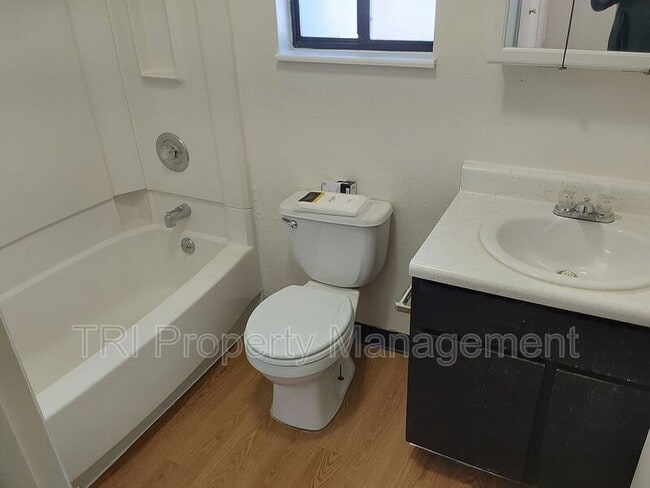 Building Photo - 2503 27th St