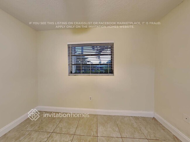 Building Photo - 3380 SW 139th Ave