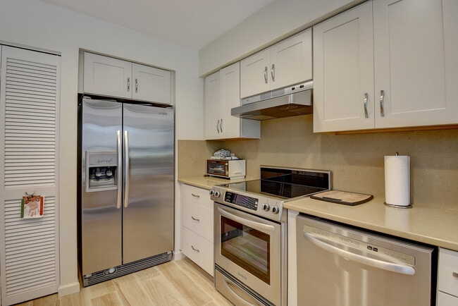 Building Photo - 19550 Sawgrass Dr