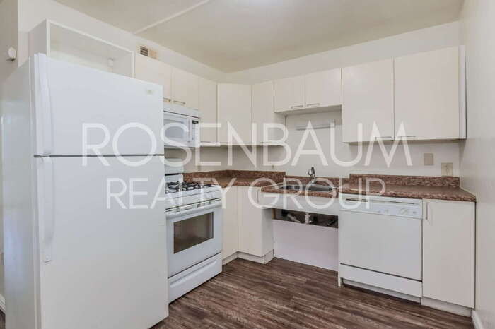 Building Photo - 770 N Dodge Blvd