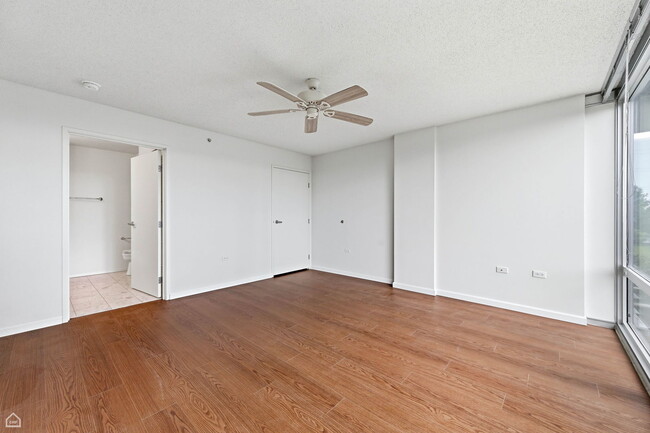 Building Photo - 9725 Woods Dr