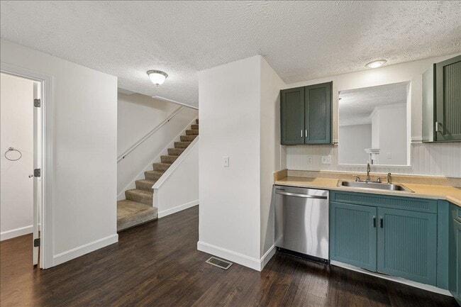 Building Photo - 7 Swift Ln