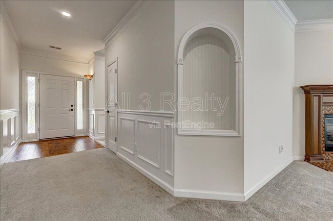 Building Photo - 1033 Pinehurst Dr
