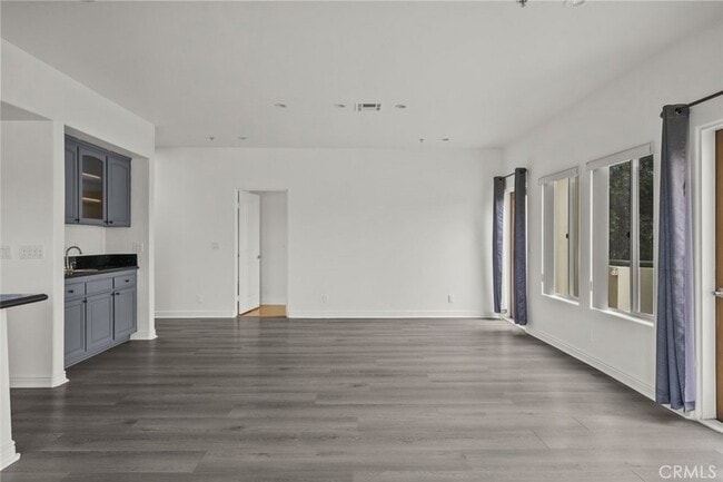 Building Photo - 231 E Burbank Blvd
