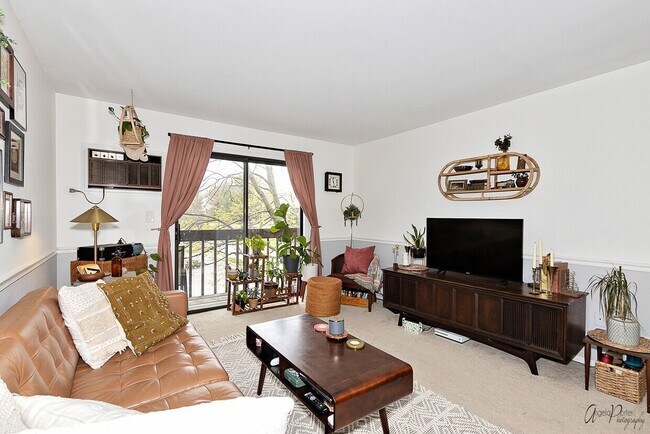 Building Photo - 627 S Virginia Rd