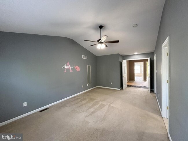 Building Photo - 122 Providence Ln