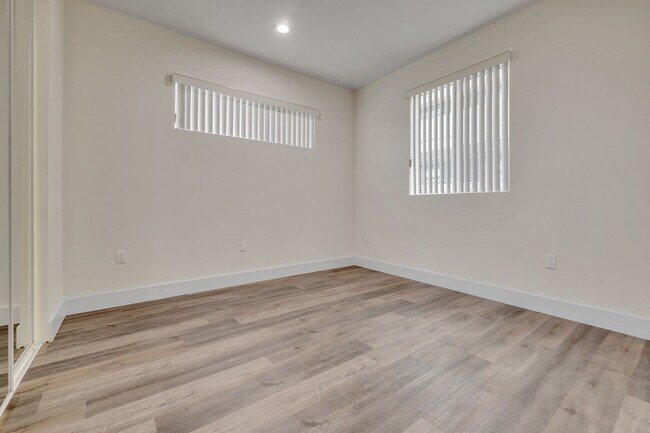 Building Photo - A beautifully designed and renovated 4 bed...