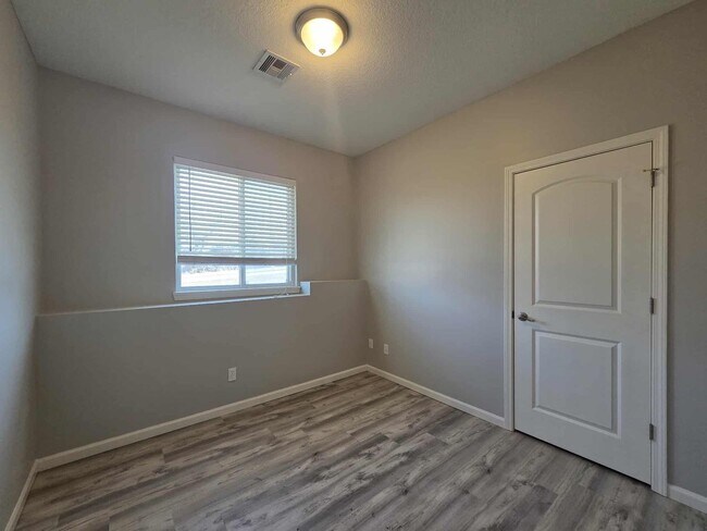 Building Photo - 410 Michael's Ct