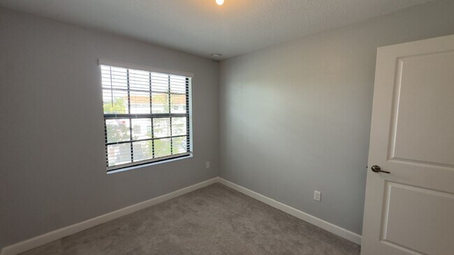 Building Photo - 4230 Napoli Lake Dr