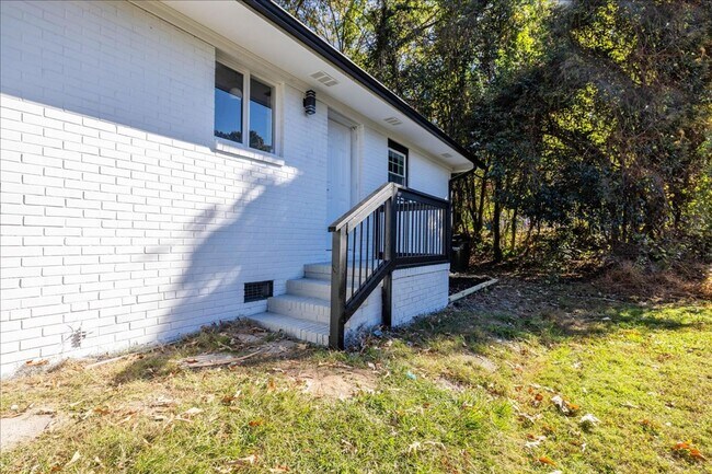 Building Photo - 1801 Morehead Ave