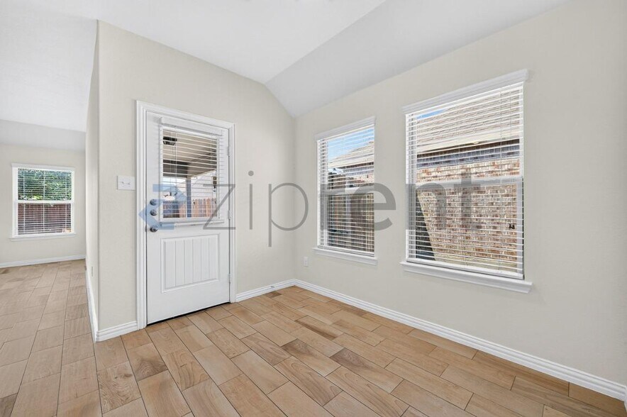 Building Photo - Unit