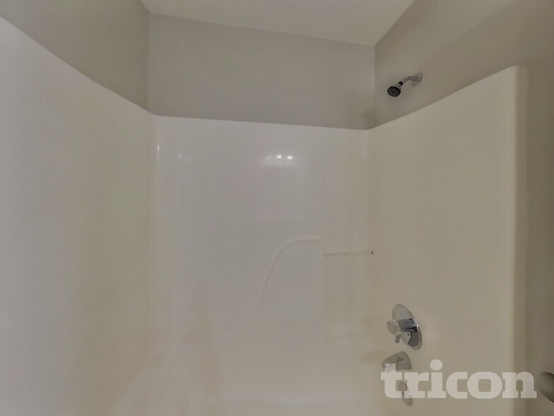 Building Photo - 9825 Rhodes Ln