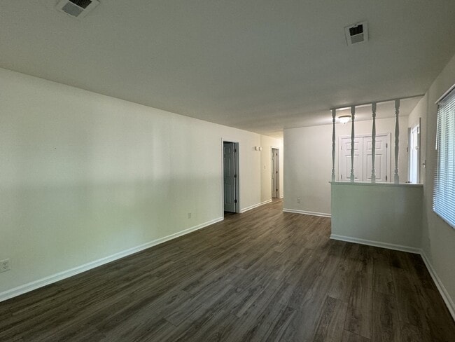 Building Photo - Beautiful ranch style home with 4 bedrooms...