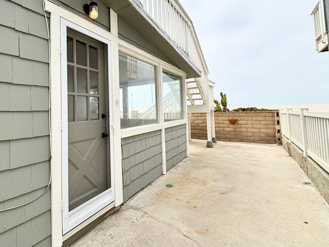 Building Photo - 4027-4029 Ocean Dr