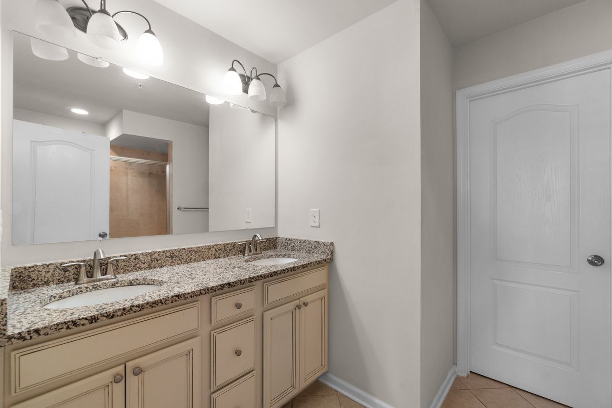 Building Photo - 8020 Ravenclaw Rd