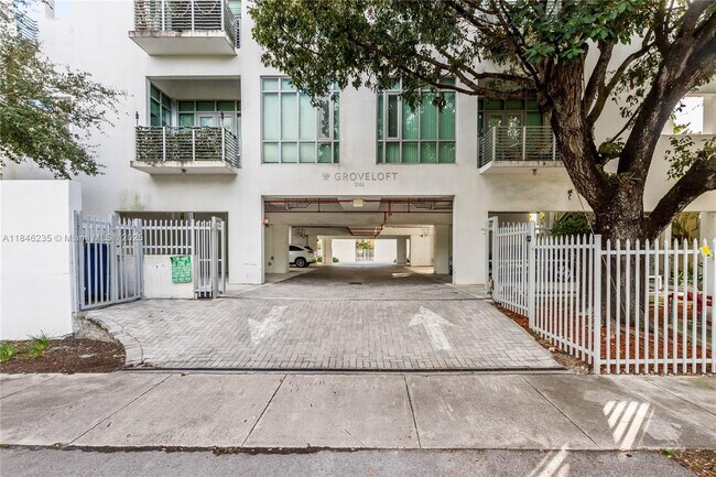 Building Photo - 3062 Bird Ave