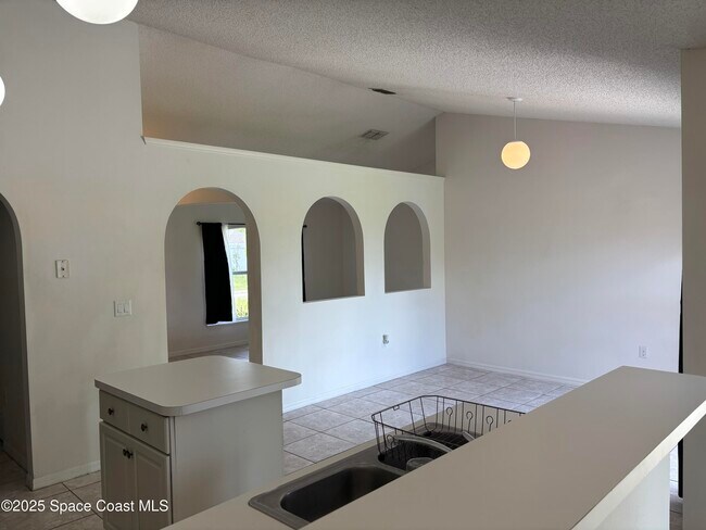 Building Photo - 117 Hillock Ave NW