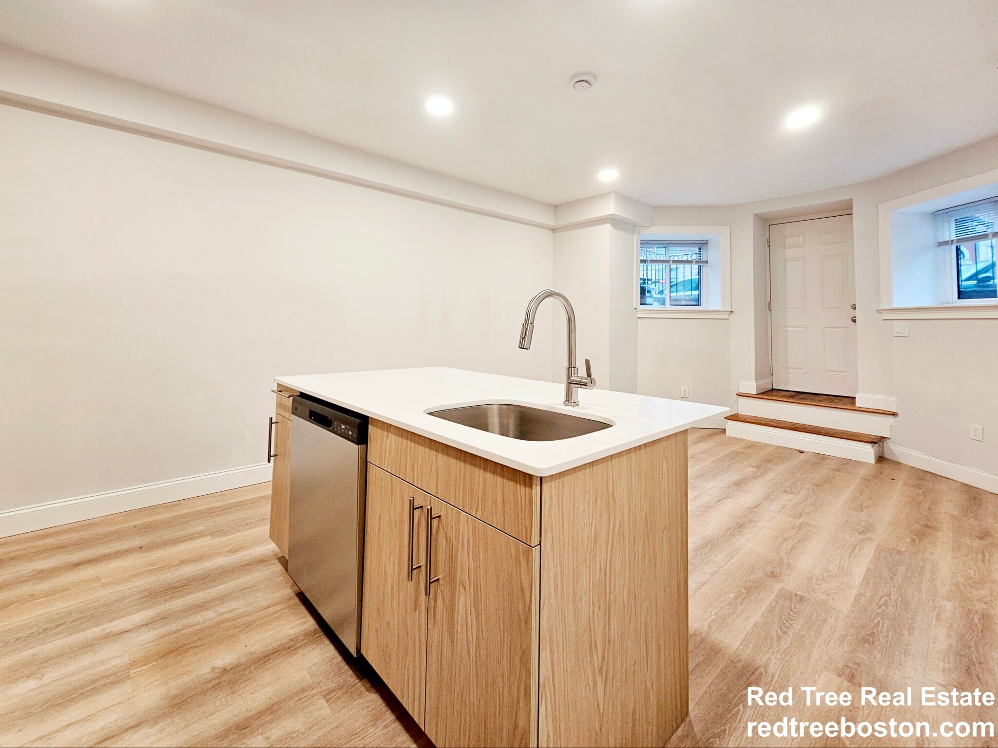 Building Photo - 529 Beacon St