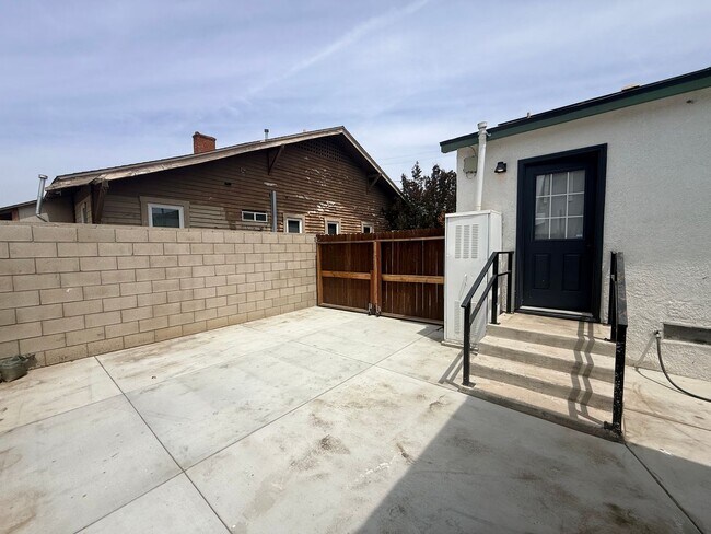 Building Photo - 3688 Taft St