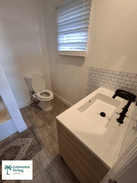 Building Photo - 1345 NE 5th Terrace