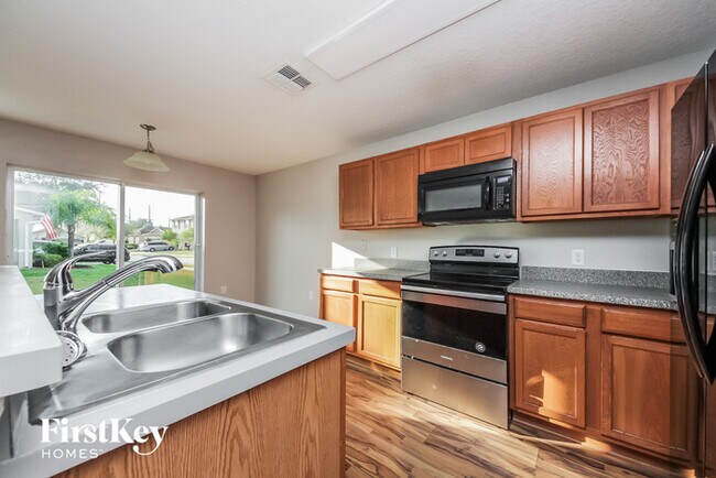 Building Photo - 227 Verdi St