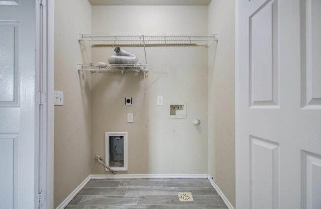 Building Photo - 6131 Scotchwood Dr