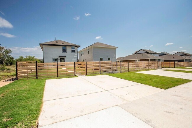 Building Photo - 331 Bugbee