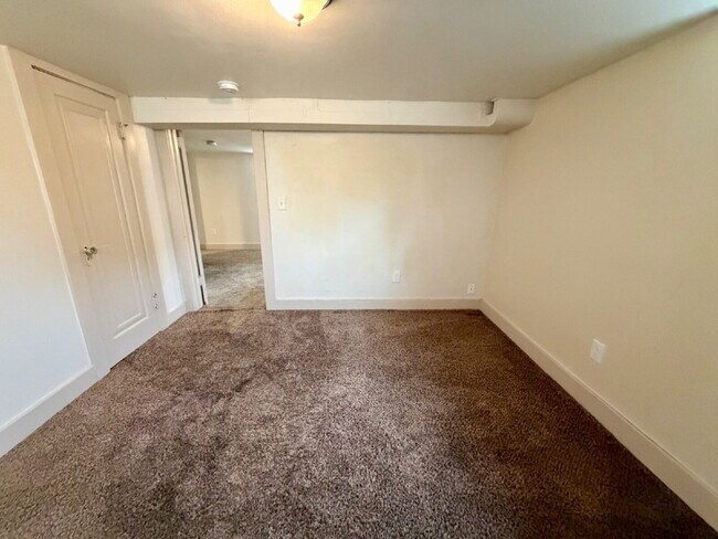 Building Photo - Charming 1-Bedroom Apartment Near Downtown | Utilities Included