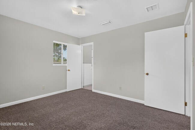 Building Photo - 2618 Arlex Dr E