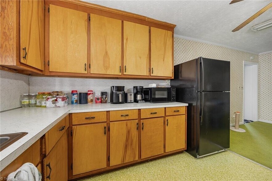 Building Photo - 1668 Old US Highway 52