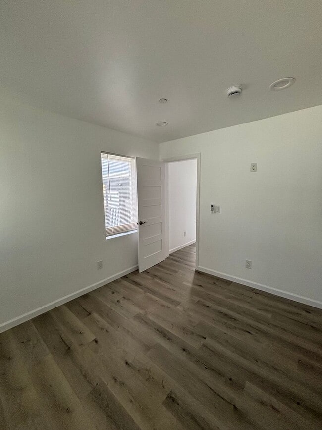 Building Photo - 3 bed 3 bath Home for Rent in San Diego WA...