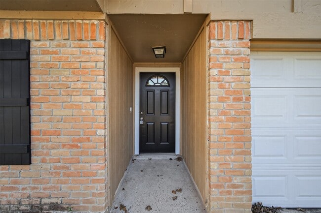 Building Photo - 22718 Pebworth Pl