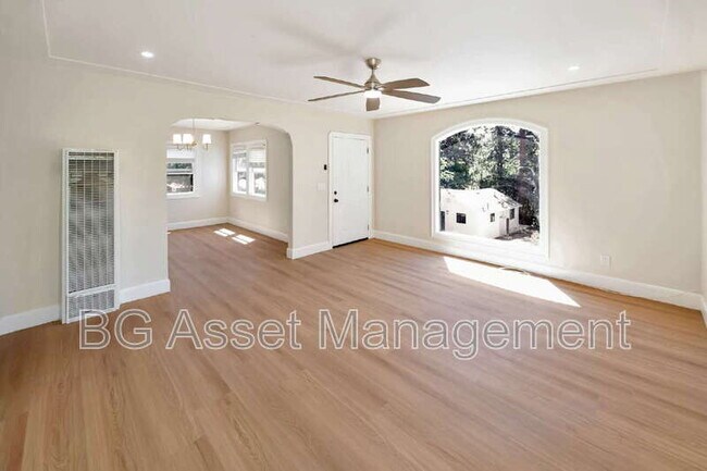 Building Photo - 2801 Sabral Cir