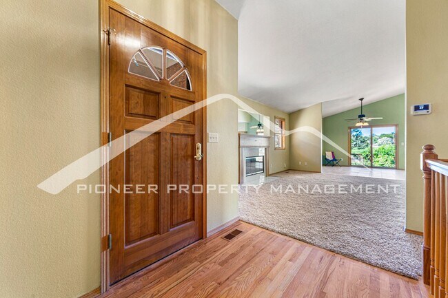 Building Photo - Spacious Home with Central AC and Gas Fireplace