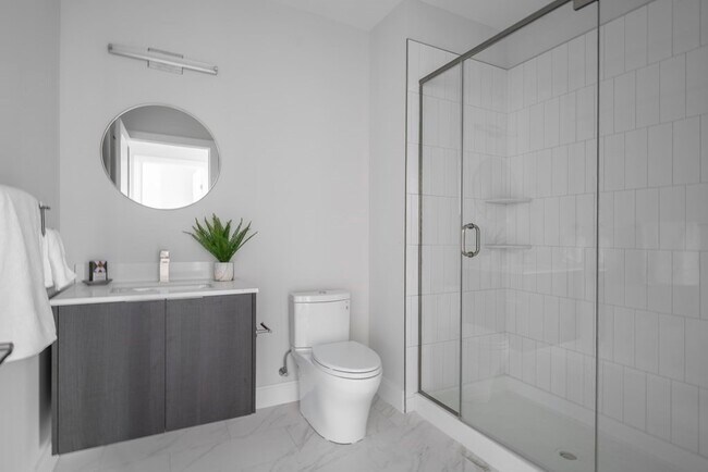 Building Photo - 156 Liverpool St