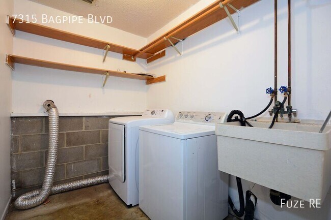 Building Photo - 7315 Bagpipe Blvd