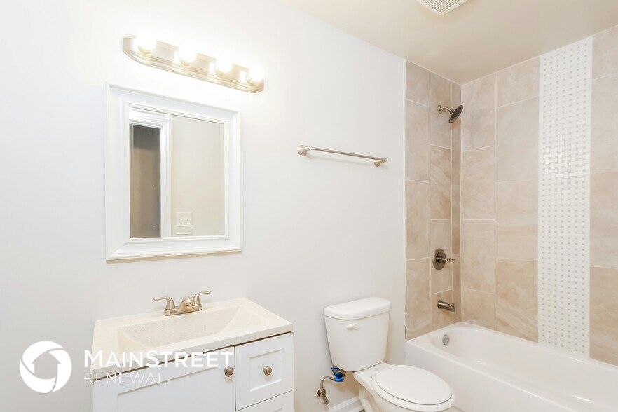 Building Photo - 6923 Parkbrook Ln