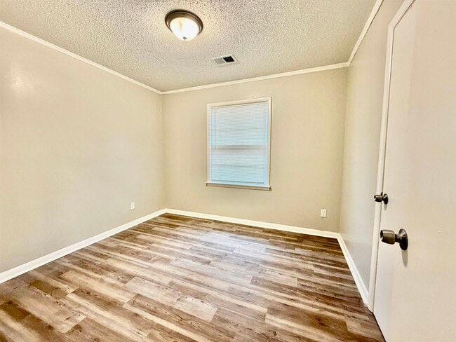 Building Photo - 3345 Charlotte Rd