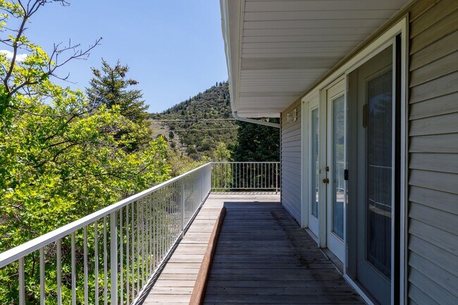 Building Photo - Serene 3 Bedroom, 2 Bathroom Home in Pine ...