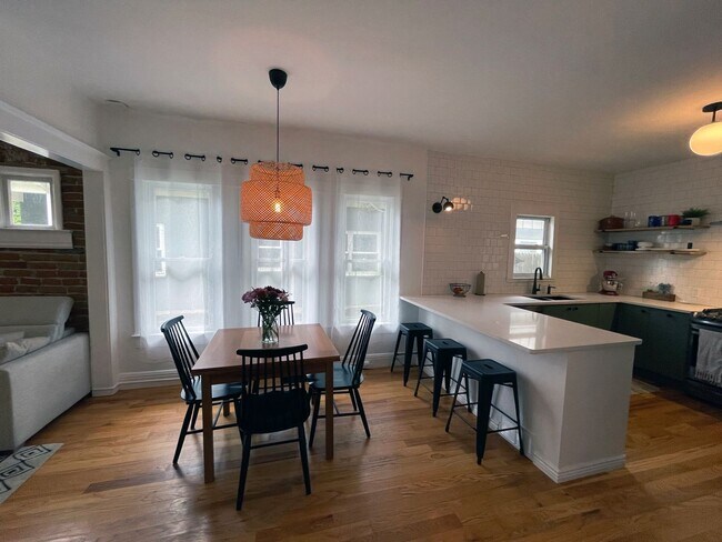 Building Photo - STUNNING Updated Bungalow Home in the West Highlands- Available 8/5!