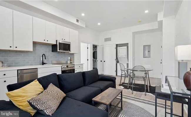 Building Photo - 337 Richmond St