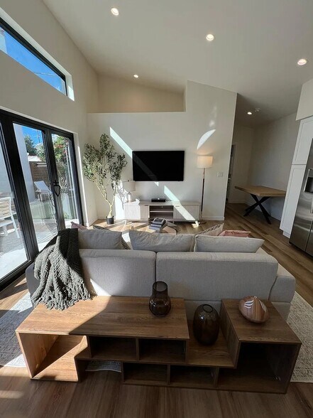 Building Photo - 233 Ashland Ave