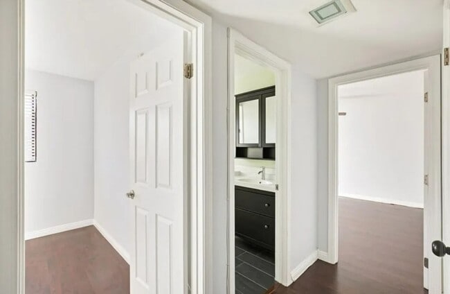 Building Photo - Spacious 2-Bedroom Condo Near Topanga West...