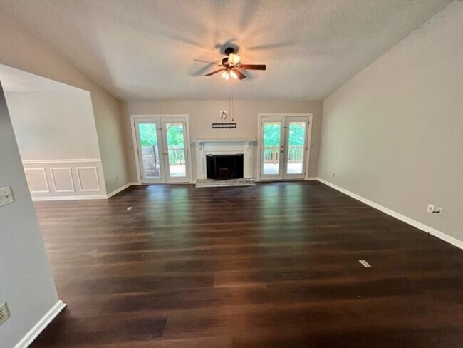 Building Photo - 3 Bedroom, 2 Bathroom w/ Covered Deck on Large Lot