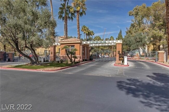 Building Photo - 260 E Flamingo Rd