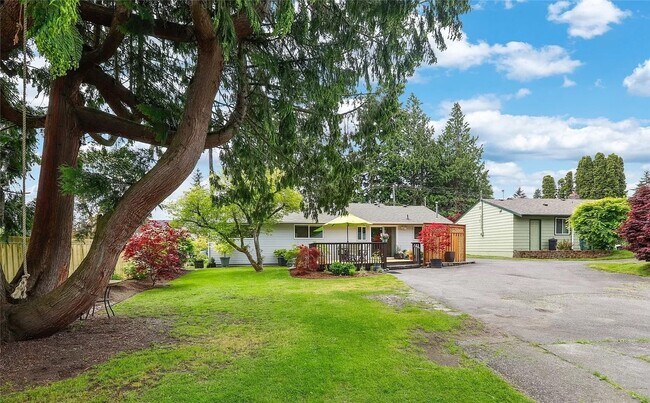 Building Photo - LOW RENT!Beautiful 4Bed2Bath House!PRIME h...