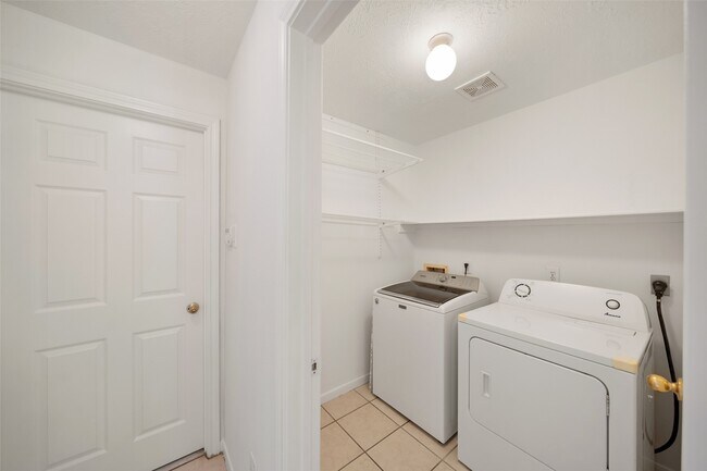 Building Photo - 1207 Melford Dr