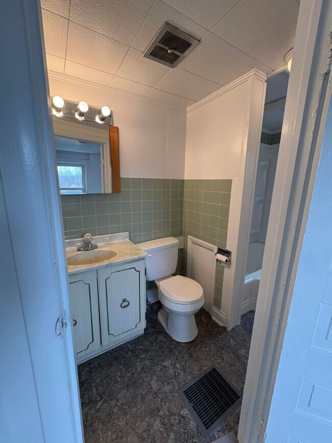 Building Photo - Charming House in the Borough