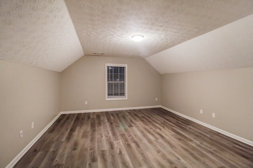 Building Photo - 29 Windcrest Dr